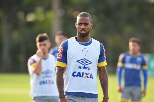 Cruzeiro teve volta de argentino, e Mano Menezes esboou equipe titular para pegar o Sport