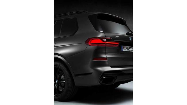 Camila Ângelo recebeu o modelo BMW X7 Dark Shadow Edition 2021