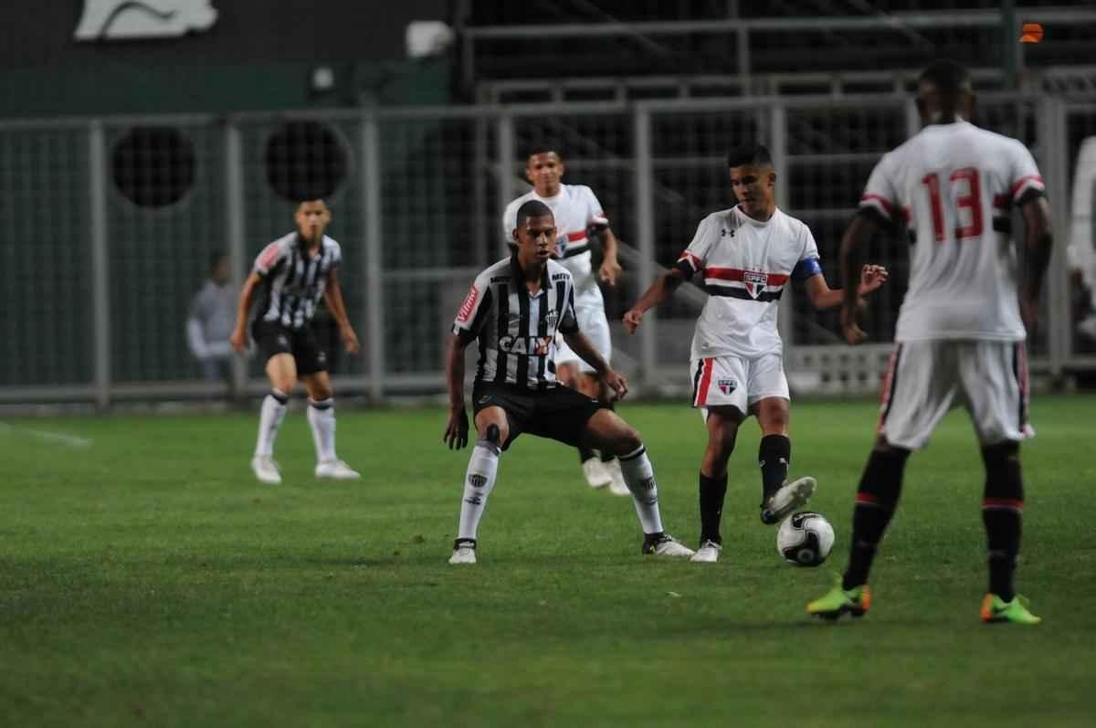 Galinho  goleado pelo So Paulo por 4 a 1, no Independncia, nas semifinais da Taa BH Sub-17