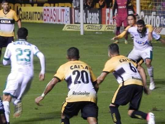 Fotos da vitria de virada do Amrica sobre o Cricima no Estdio Heriberto Hulse, em Cricima, pela Srie B