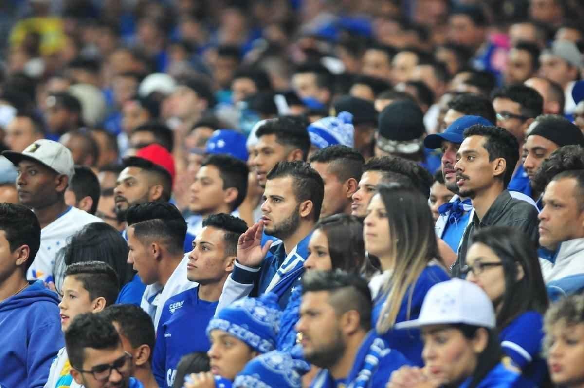 Torcida do Cruzeiro lotou o Mineiro em duelo com o Grmio pela semifinal da Copa do Brasil