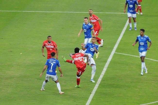 Fotos do jogo entre Cruzeiro e CRB, no Mineiro, em Belo Horizonte, pela 11 rodada da Srie B do Brasileiro