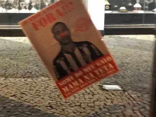 Imagens do protesto da torcida do Atltico na sede de Lourdes