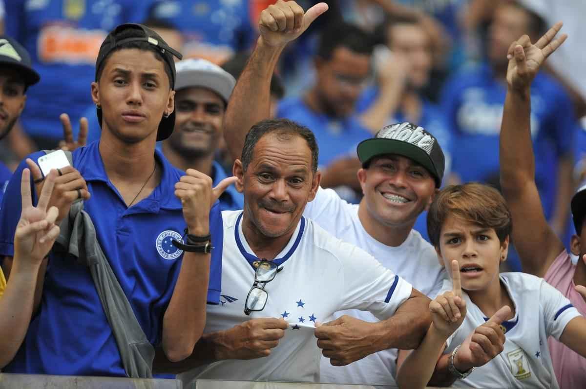 Torcida do Cruzeiro no clssico contra o Atltico, no Mineiro, pela 10 rodada do Estadual