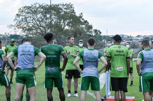 Mancini comandou primeiras atividades no Coelho nesta semana