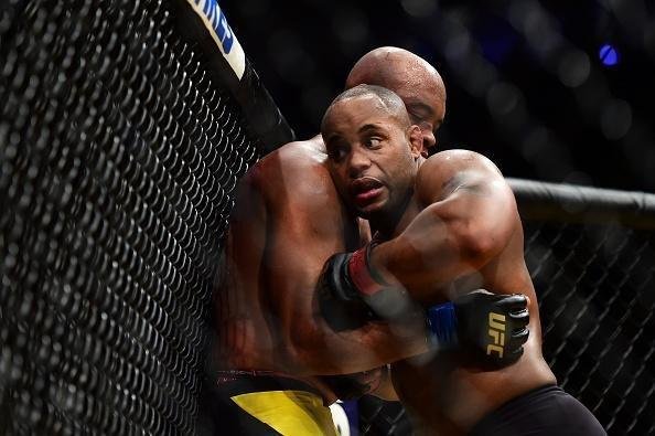 Fotos da derrota de Anderson Silva para Daniel Cormier no UFC 200
