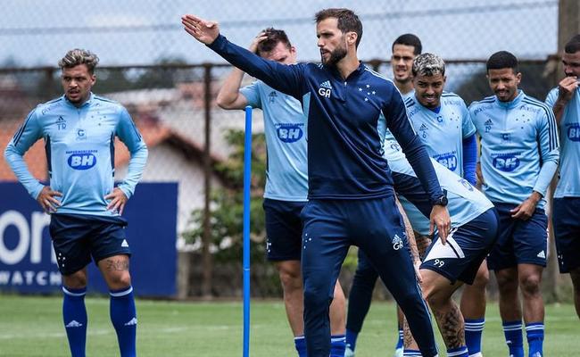 Cruzeiro divulgou relacionados para jogo contra o CSA