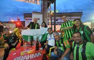 Torcidas de Villa Nova e Amrica no Estdio Castor Cifuentes, em Nova Lima, em duelo pelo Campeonato Mineiro