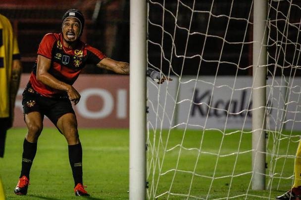 O Sport recebeu o Retrô FC em jogo adiantado da 5ª rodada do Campeonato Pernambucano. A partida marcou a estreia da Ilha do Retiro na temporada 2020