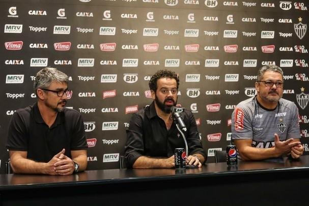 JULHO: a morte de Eduardo Maluf gerou mudanças no comando do Atlético. Em julho, o presidente Daniel Nepomuceno 'promoveu' André Figueiredo, ex-diretor de futebol da base alvinegra, ao cargo de superintendente do profissional. A passagem dele pelo cargo, entretanto, foi conturbada. O dirigente sofreu com protestos de torcedores e, em 24 de agosto, retornou à antiga função. No lugar dele entrou Domênico Bhering, que deixou a direção de comunicação interinamente. André Figueiredo viria a ser demitido do Atlético em dezembro.