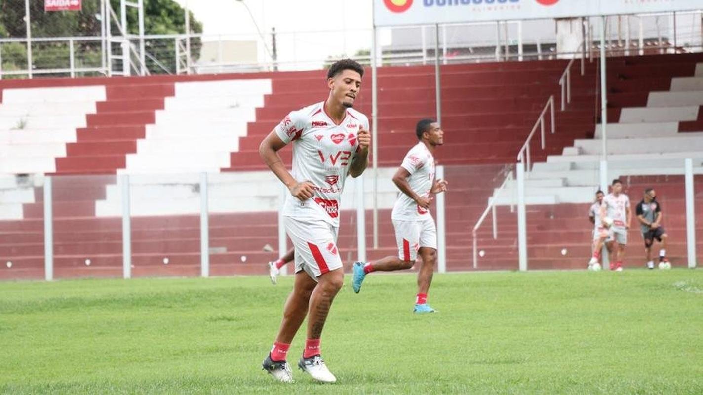 Willian Formiga (lateral-esquerdo)