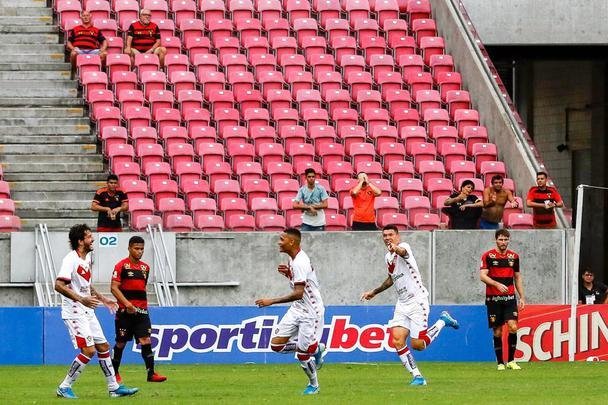 Partida entre Sport e Vitria, na Arena de Pernambuco, pela Copa do Nordeste