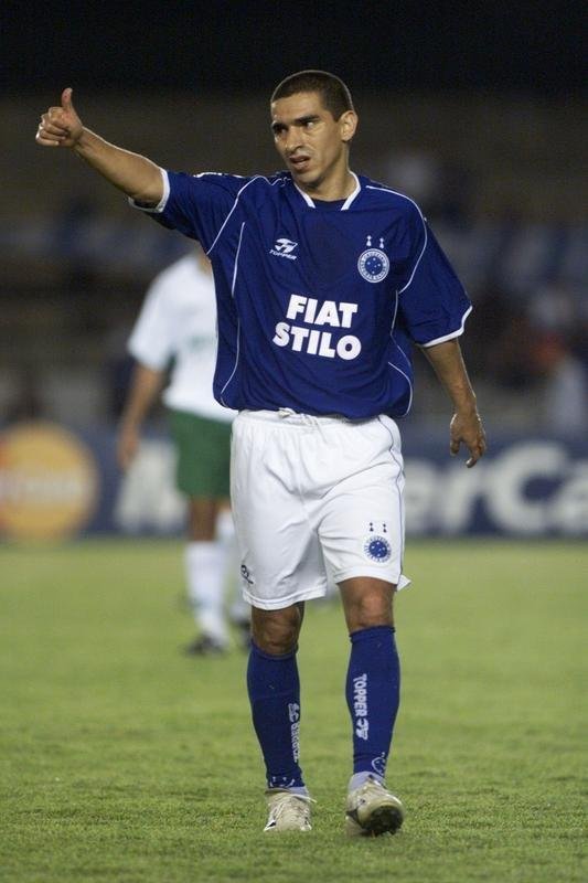 O atacante colombiano Aristizbal  o quinto estrangeiro com mais gols pelo Cruzeiro. Em 2003, ele fez 28 gols em 54 apresentaes.