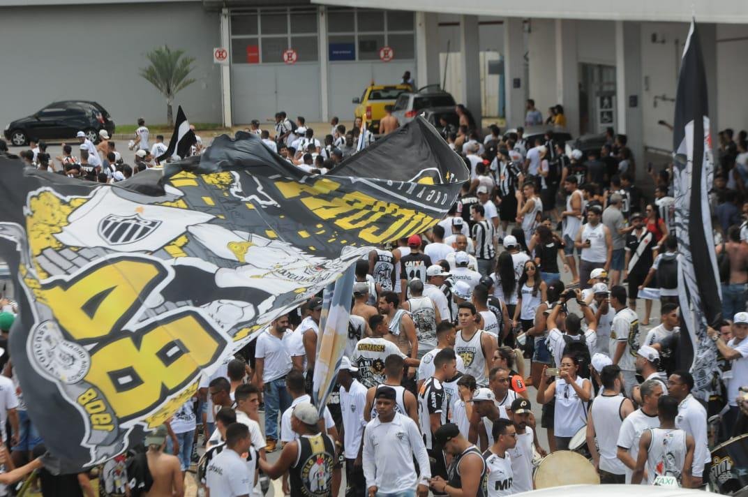 Imagens da chegada de Diego Tardelli