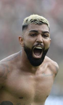 Festa de Gabigol aps garantir ttulo do Flamengo