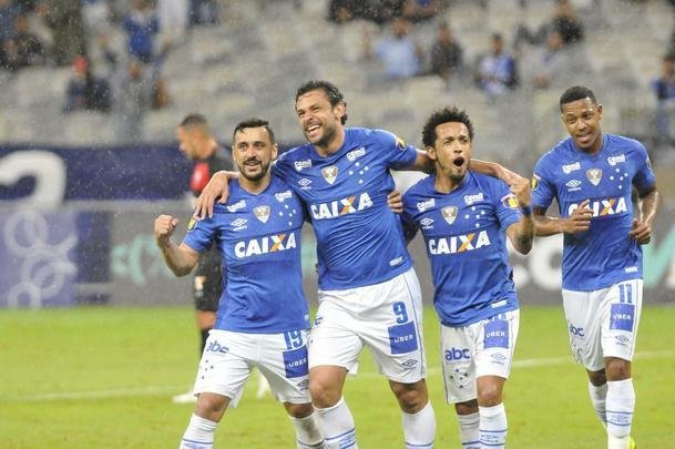No segundo tempo, Fred marcou duas vezes e ampliou vantagem do Cruzeiro para 3 a 0