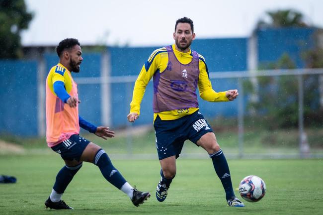 Jogadores do Cruzeiro treinaram na manhã deste domingo na Toca da Raposa II