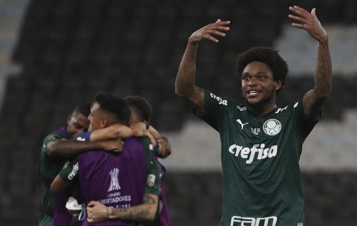 Festa do Palmeiras no Maracanã com a conquista do bicampeonato da Copa Libertadores sobre o Santos. Verdão venceu a decisão por 1 a 0 com gol do atacante Breno Lopes aos 53 do segundo tempo (AFP / Mauro Pimentel / Ricardo Moraes / Silvia Izquierdo)
