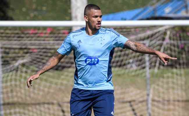 Recuperado de dores, Zé Ivaldo voltou a ser relacionado no Cruzeiro