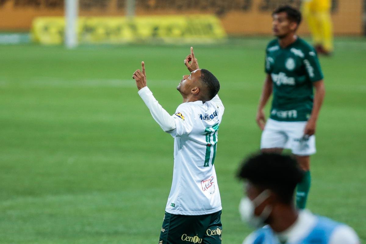 REPETIR A BOA CAMPANHA NA COPA DO BRASIL - antes de ser eliminado na semifinal pelo Palmeiras, o Amrica passou por seis adversrios: Santos-AP (primeira fase), Operrio-PR (segunda fase), Ferroviria-SP (terceira fase), Ponte Preta (quarta fase), Corinthians (oitavas de final) e Internacional (quartas de final). Ao longo do torneio, o clube embolsou mais de R$ 17 milhes em premiao, valor que corresponde a 45% do oramento de R$ 37 milhes estipulado para 2020. As receitas com a promoo  Srie A vo crescer naturalmente, mas repetir a faanha no mata-mata pode ser um ponto positivo para as finanas da instituio.