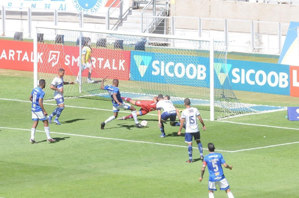 Na retomada do Campeonato Mineiro, Cruzeiro e URT se enfrentaram no Mineiro