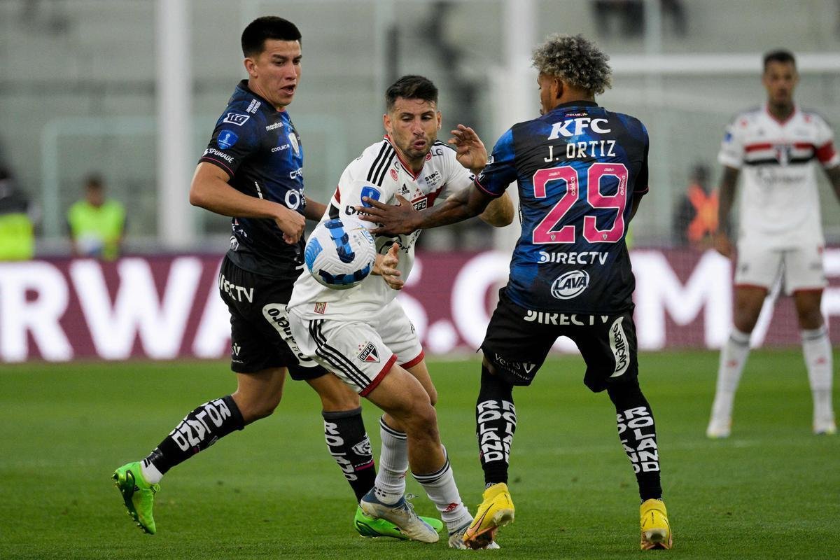 Independiente del Valle, do Equador, vence So Paulo por 2 a 0 e conquista o ttulo da Copa Sul-Americana em Crdoba, na Argentina. Os gols foram de Lorenzo Faravelli e Lautaro Daz