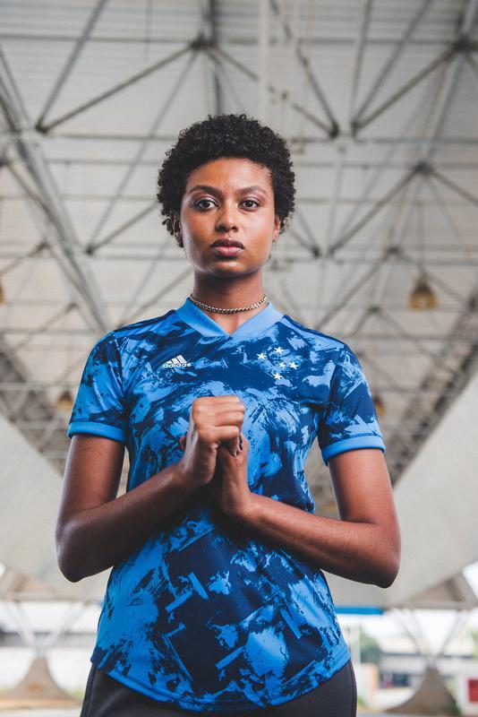 Fotos da nova camisa 3 do Cruzeiro, produzida pela Adidas