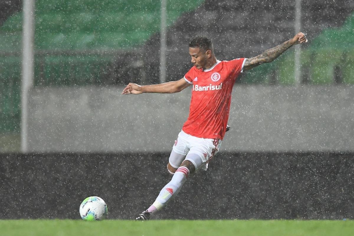 Fotos do jogo entre Amrica e Internacional, no Independncia, em Belo Horizonte, pelas quartas de final da Copa do Brasil