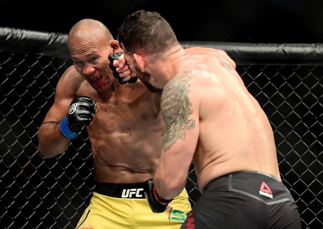 Ronaldo Jacar venceu Chris Weidman por nocaute tcnico no terceiro round