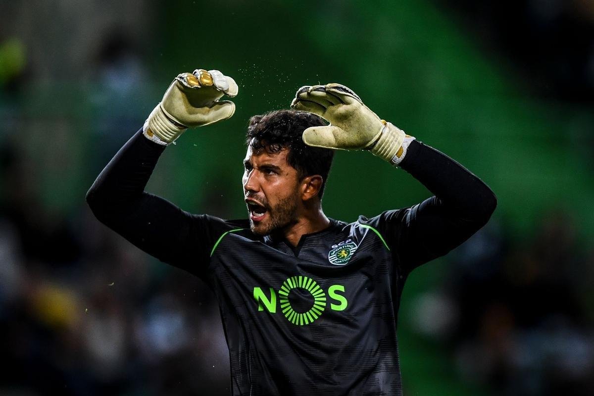 Goleiro brasileiro Renan Ribeiro, ex-Atltico e So Paulo, foi um dos infectados no elenco do Sporting, seu atual clube
