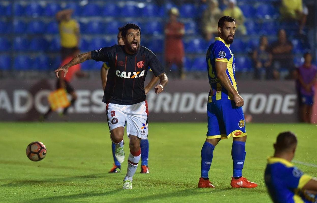 2017 - Athletico-PR e Deportivo Capiat (PAR) empataram o jogo de ida no Brasil por 3 a 3. Na volta, vitria brasileira por 1 a 0.