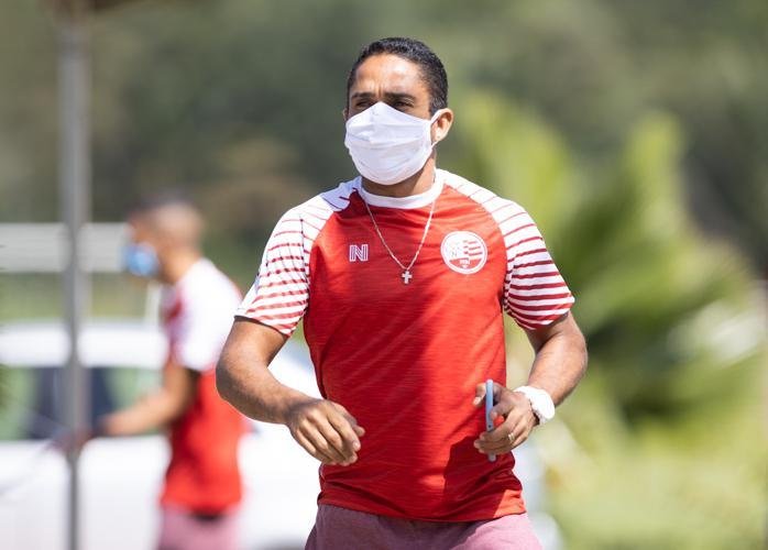 Jogadores, membros da comissão técnica, dirigentes e funcionários do Náutico realizaram testes para Covid-19 na manhã desta sexta-feira; resultados são previstos até a próxima segunda.