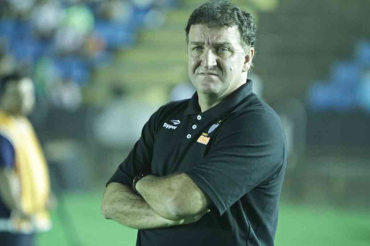 A estreia de Cuca foi em 10 de agosto de 2011. O Galo perdeu por 2 a 1 para o Botafogo, no Ipatingão, em partida de ida da 2ª fase da Copa Sul-Americana.