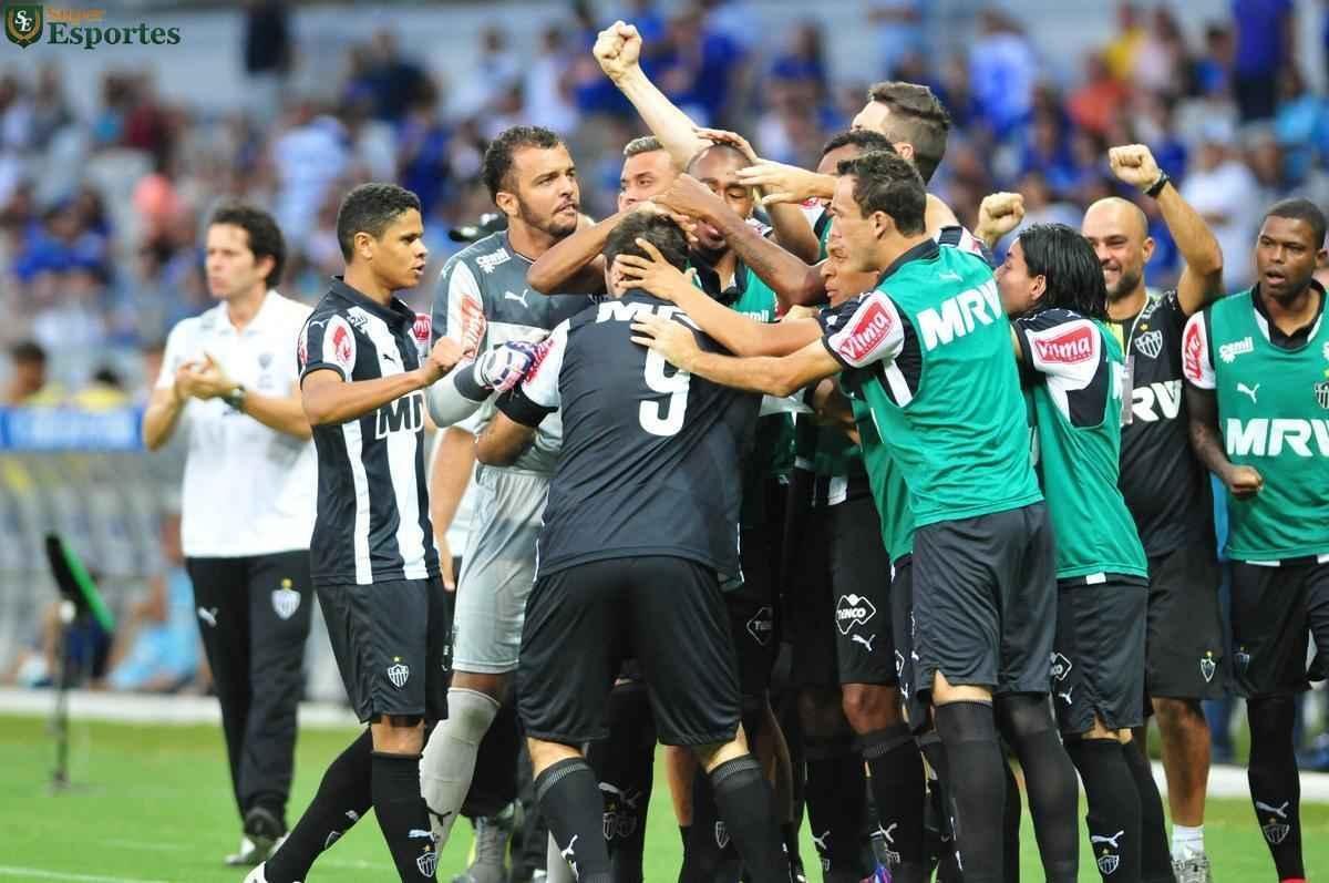 No ltimo clssico no novo Mineiro, as duas equipes faziam o segundo jogo da semifinal do Mineiro %u2013 a Caldense havia feito a melhor campanha na primeira fase e impediu que a dupla chegasse junta  deciso. Aps empate por 1 a 1 no Independncia, a Raposa saiu na frente com gol do uruguaio De Arrascaeta, mas o argentino Lucas Pratto virou o placar e garantiu o Galo na deciso em que venceria a equipe de Poos de Caldas.