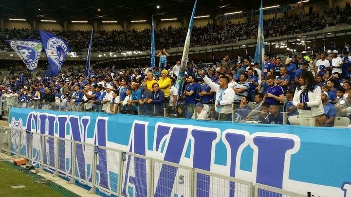 Torcida do Cruzeiro durante a partida contra o Internacional, no Mineirão, pela semifinal da Copa do Brasil
