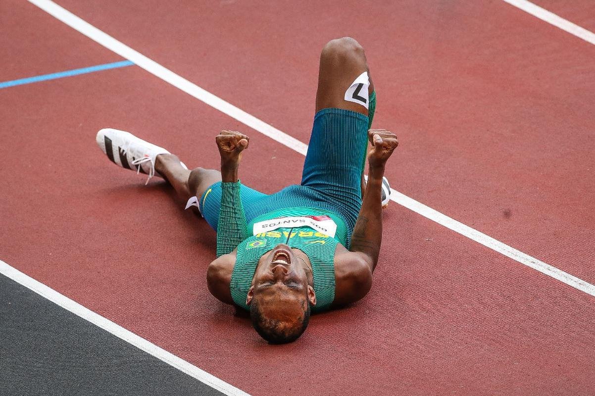 Alisson dos Santos conquistou bronze nos 400m com barreira em Tquio; veja a festa do Piu, o Malvado