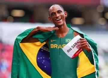 Brasileiro registrou o segundo melhor tempo do ano nesta prova e assumiu a liderança dos rankings brasileiro e Sul-Americano