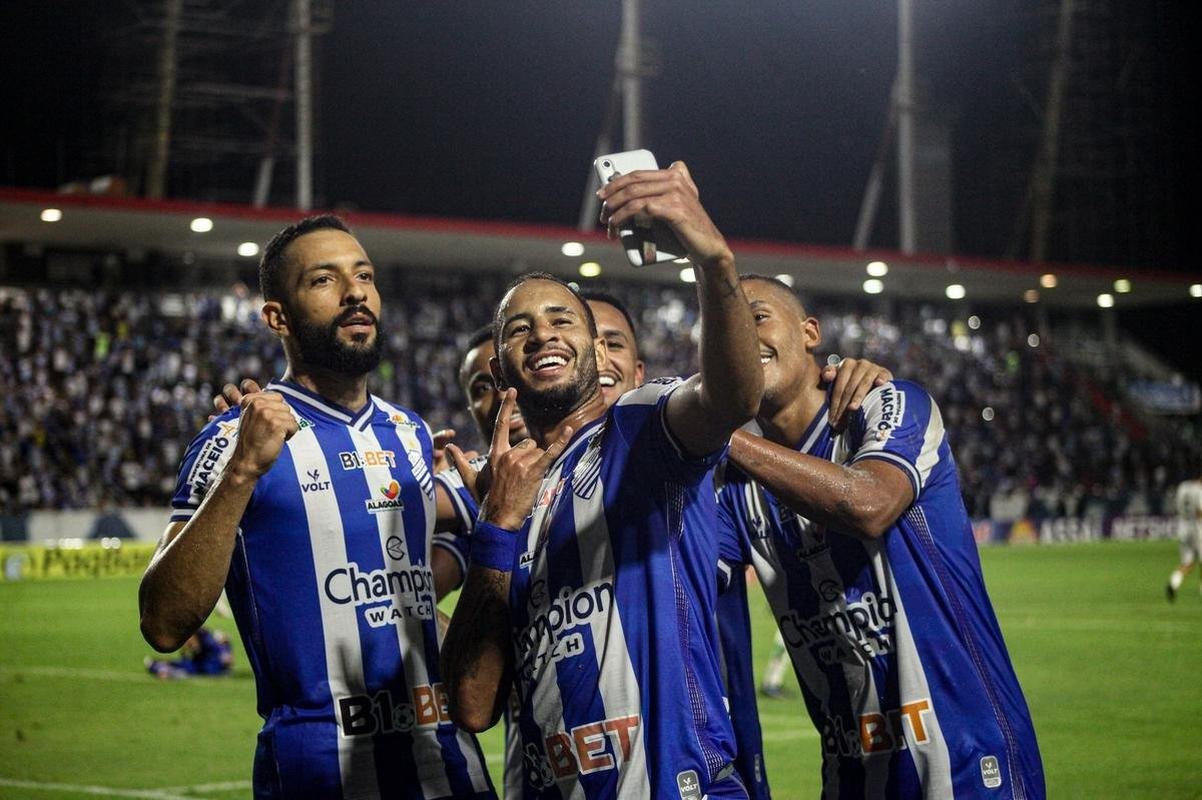 CSA: 6 jogos, 5 vitrias e 1 derrota - 83,3% de aproveitamento dos pontos disputados. O time marcou 14 gols e sofreu 2 no Campeonato Alagoano e na Copa do Nordeste