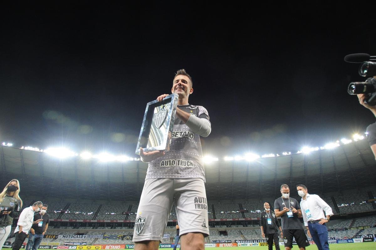 Goleiro foi homenageado na despedida dos gramados 