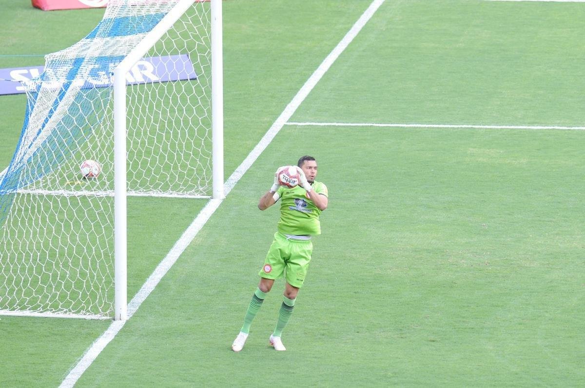 Fotos do empate por 0 a 0 entre Cruzeiro e Tombense, no Mineiro, em Belo Horizonte, pela sexta rodada do Campeonato Mineiro de 2021. Goleiro cruzeirense Fbio pegou um pnalti cobrado por Paulinho Dias e evitou o revs.