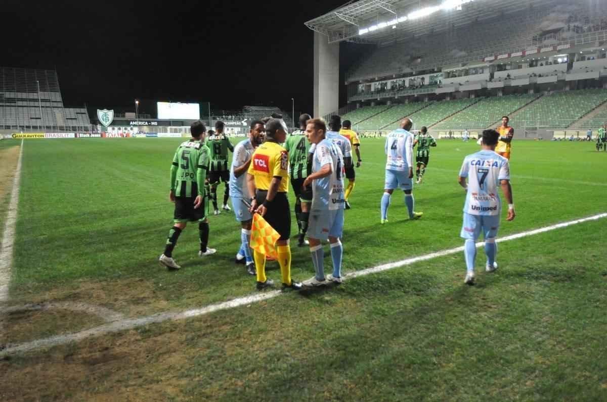 Amrica e Londrina se enfrentaram no Independncia, pela 18 rodada da Srie B do Brasileiro