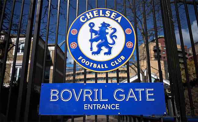 Escudo do Chelsea no porto de entrada do Stamford Bridge: clube tem novos donos