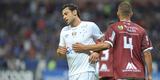 Fred (2018) - com grande identificao na primeira passagem, em 2004 e 2005, Fred retornou ao Cruzeiro em 2018 aps virar dolo do Fluminense. O segundo perodo em que vestiu a camisa celeste, no entanto, foi bem diferente. O camisa 9 virou uma das grandes marcas do rebaixamento  Srie B do Campeonato Brasileiro, em 2019. Ao longo dos dois anos, ele disputou 69 partidas e marcou 25 gols. O atacante passou a cobrar R$ 70 milhes de direitos trabalhistas na Justia, mas o Cruzeiro acertou o pagamento de R$ 25 milhes de forma parcelada. 