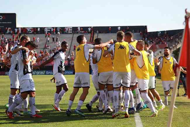 Botafogo vence o Brasil de Pelotas e conquista a Série B pela segunda vez -  21/11/2021 - UOL Esporte