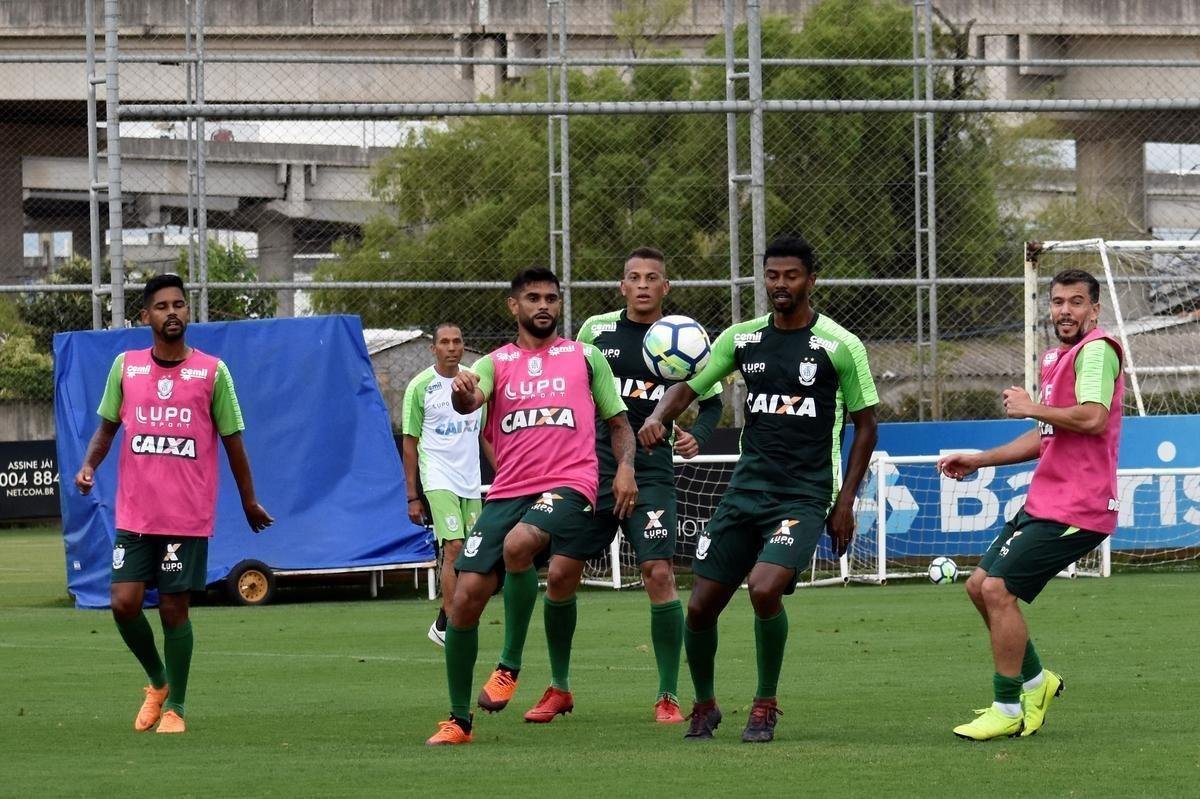 Treino do Amrica no CT do Grmio, em Porto Alegre, antes de 'deciso' contra o Inter pelo Brasileiro
