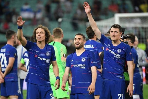 Com direito a um show de Hazard no segundo tempo, quando o craque belga marcou dois gols e ainda deu assistncia para Pedro balanar as redes, o Chelsea goleou o Arsenal por 4 a 1, nesta quarta-feira, no estdio Olmpico de Baku, no Azerbaijo, e conquistou o seu segundo ttulo da Liga Europa