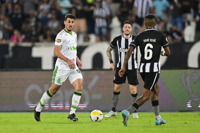 Fotos da partida entre Botafogo e Amrica, pelo duelo de volta das oitavas de final da Copa do Brasil. Jogo foi realizado nesta quinta-feira (14), no estdio Nilton Santos, na cidade do Rio de Janeiro.