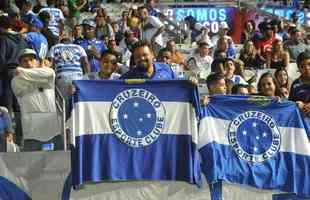 Imagens das torcidas de Cruzeiro e Corinthians no Mineiro