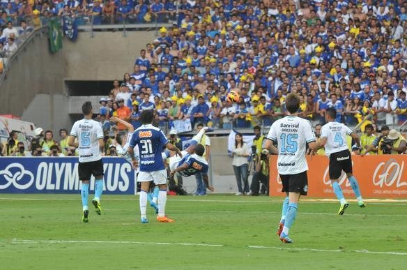 Partida vlida pela 33 rodada do Brasileiro, no Mineiro  