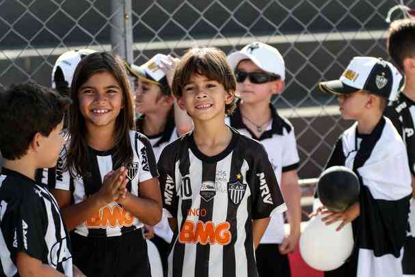 Torcedores do Atltico na partida contra o Patrocinense, no Estdio Pedro Alves do Nascimento, em Patrocnio, pelo Campeonato Mineiro